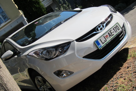 Hyundai Elantra 2