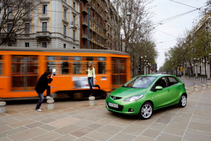 Mazda2_still_11__jpg300