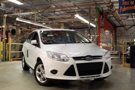 Production begins in Saarlouis, Germany of Ford Focus 1.0-liter