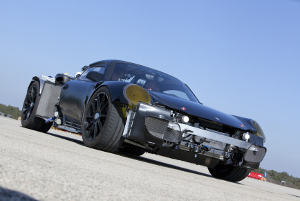 Erprobung der Technik des 918 Spyder in einem so genannten Rolling Chassis