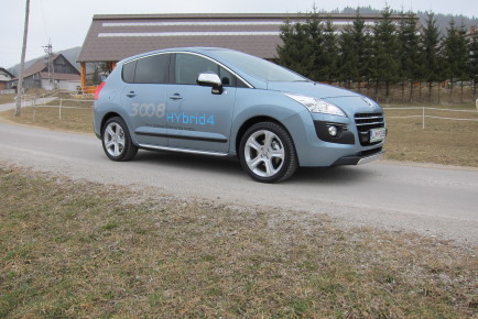 Peugeot HYbrid4 vodilna