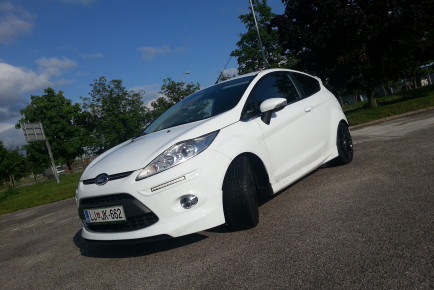 Ford_Fiesta_Deluxe_03
