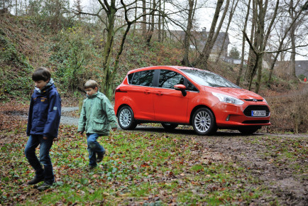 Ford Tests Milk, Mud and Fizzy Drinks on New B-MAX to Ensure Int
