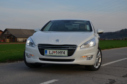 Peugeot_508_HYbrid4_01