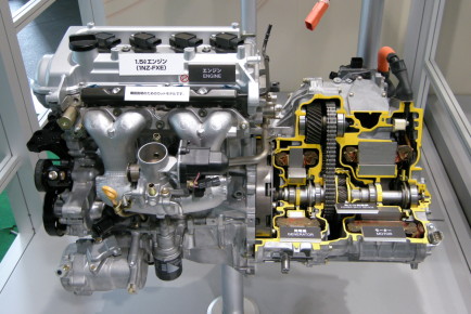 Toyota_1NZ-FXE_Engine_01