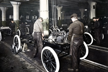 1913 Highland Park Moving Assembly Line