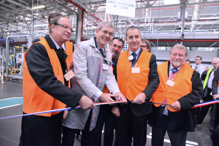 psa-peugeot-citroen-inaugure-une-nouvelle-ligne-de-production-d-un-nouveau-moteur-en-france