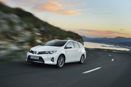 Auris_Hybrid_Touring_Sports_EXT_04_DPL_2013