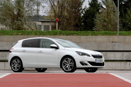 Peugeot_308_16_eHDi_Allure_01