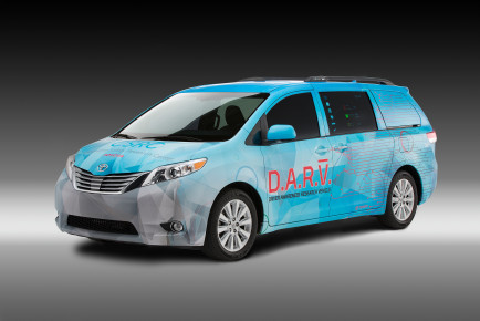 Toyota_DARV_Sienna_exterior