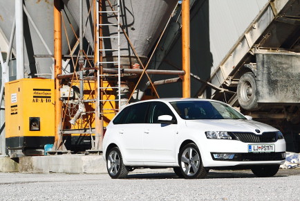 Skoda_Rapid_Spaceback_12_TSI_01