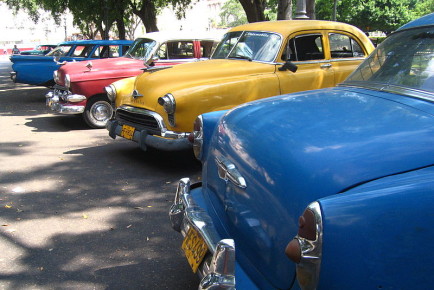 800px-Cuban_cars