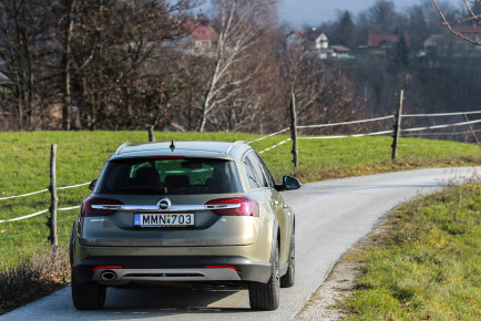 Opel Insignia Country Tourer-1