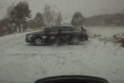 avto v snegu