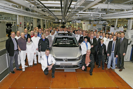 Erster Golf Sportsvan rollt in Wolfsburg vom Band