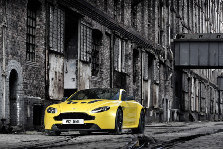 Aston Martin Vantage S V12-2