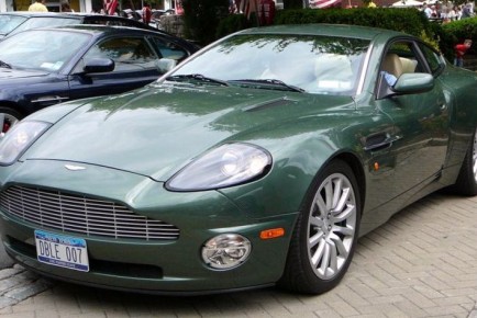 James Bond 007 Aston_Martin_Vanquish_green