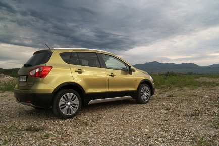 SUZUKI S-CROSS 01