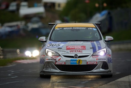 2014 06 11_Opel-Astra-na-Nürburgring-24-Hours