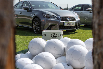 Hibridni Lexus footgolf-1