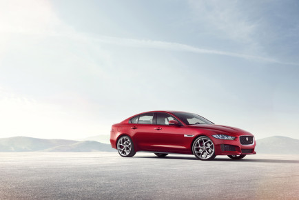 2016-jaguar-xe-02-1