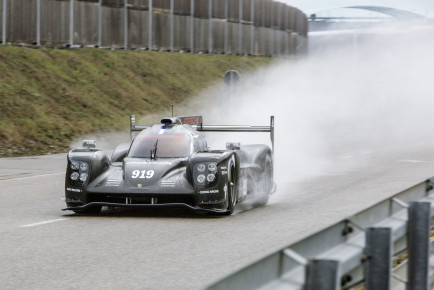 2015-porsche-919-hybrid-001-1