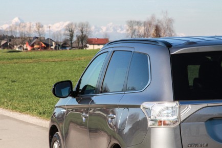 Mitsubishi Outlander PHEV- (9)-2