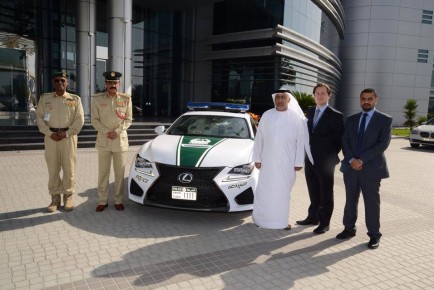 Dubaj policijsko vozilo_Lexus RC-F_2
