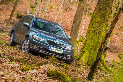 Skoda_Octavia_Scout_20_TDI_DSG_01