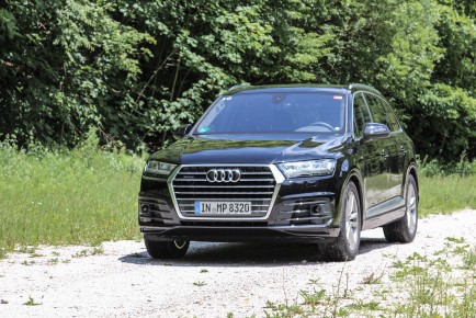 Audi Q7-0