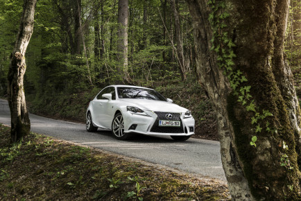 Lexus IS300h