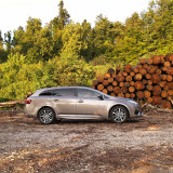 toyota avensis 02