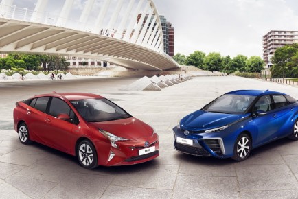 EU-2016-Toyota-Prius-12