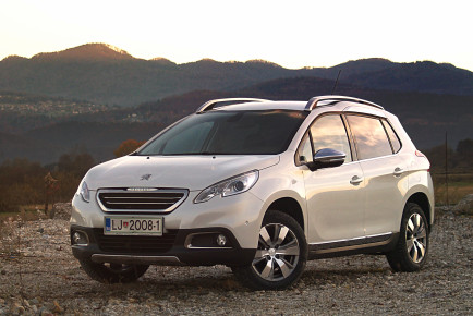 Peugeot 2008 1.2 PureTech 130 (1)