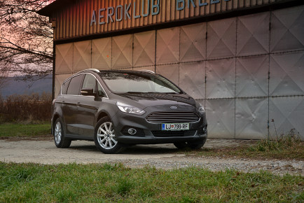 FORD S-MAX 2.0 TDCi Titanium (1)