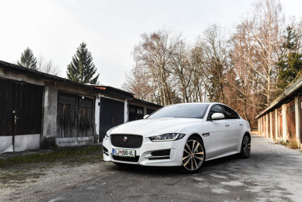 Jaguar XE 2.0t R-Sport_1