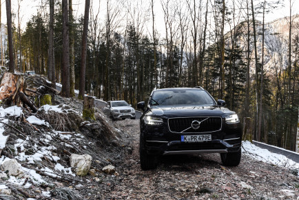 Volvo XC90 T8_4