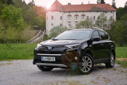 TOYOTA RAV4 HYBRID 36