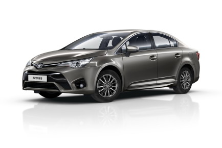 2016-Auris-Avensis-03