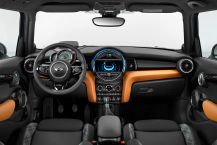 2017-Mini-Hardtop-4-Door-Seven-Special-Edition-interior