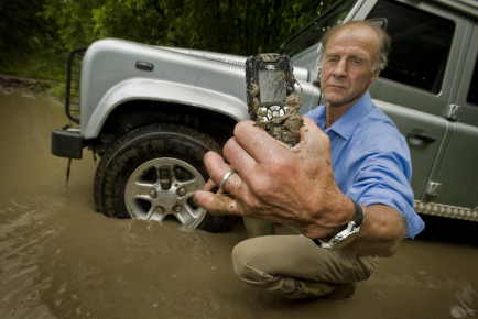 Land-Rover-S1-phone