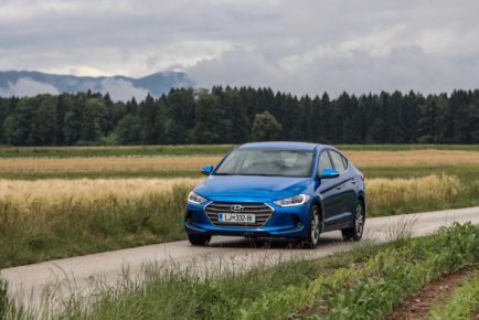 Hyundai Elantra-12