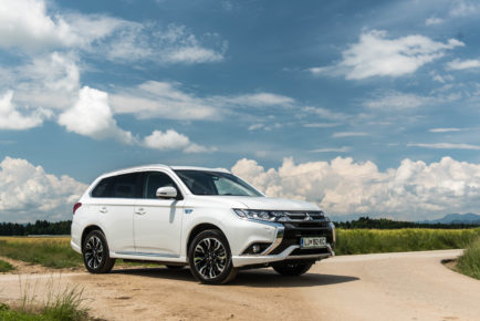 Mitsubishi Outlander PHEV_1