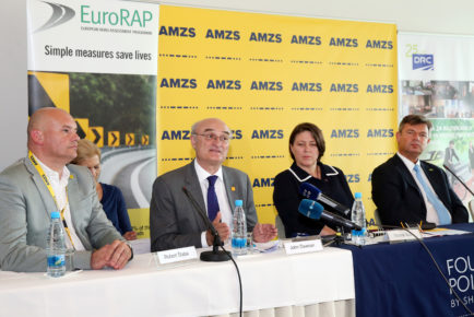 Robert_Štaba_generalni_sekretar_AMZS_John_Dawson_EuroRAP_Violeta_Bulc_evropska_komisarka_za_promet_Peter_Gašperšič_minister_za_infrastrukturo