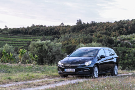 Opel Astra Sports Tourer (19)