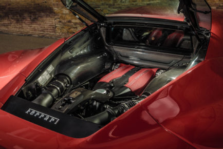 2016-Ferrari-488-GTB-engine-01