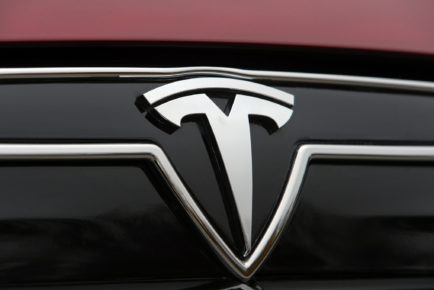 2014-Tesla-Model-S-exterior-badge