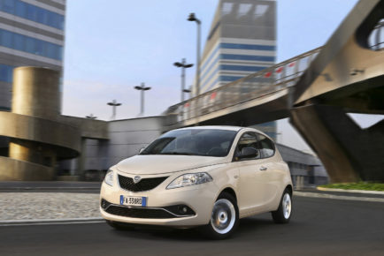 Lancia-Ypsilon-2016MY-3