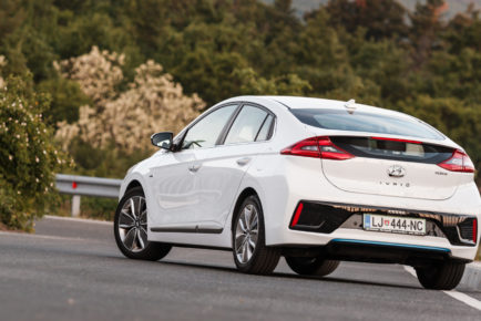 Hyundai_Ioniq_Hybrid_Impress_001