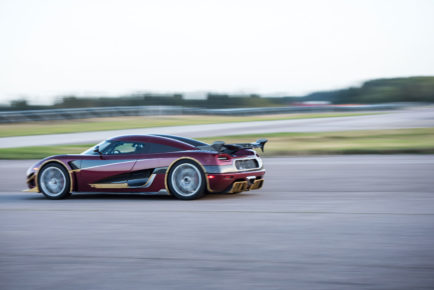 Koenigsegg-Agera-RS-rear-three-quarters-engine-in-motion